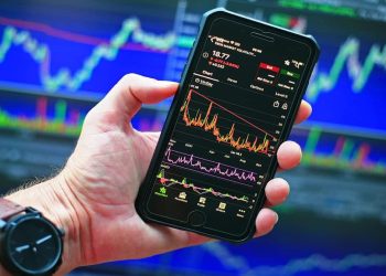 What Top Investors Are Doing Differently in 2025: Lessons for Your Portfolio