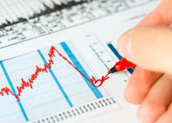 Risk Management in Volatile Markets: Expert Approaches to Safeguarding Investments