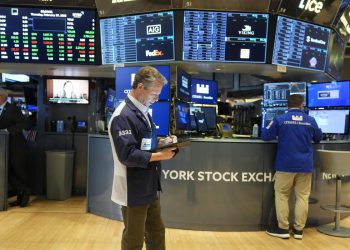 Should You Buy the Dip on Dow Stocks with Flat Growth?