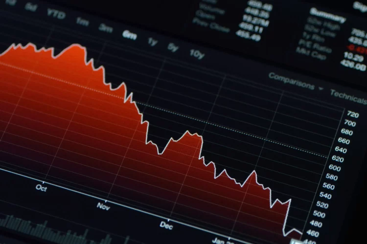 Risk Management in Volatile Markets: Expert Approaches to Safeguarding Investments