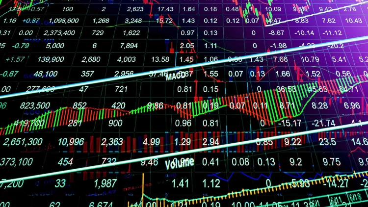 How to Hedge Against the 2025 Corporate Debt Maturity Wall?