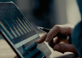 How Do Top Portfolio Managers Manage Risk During Earnings Seasons?