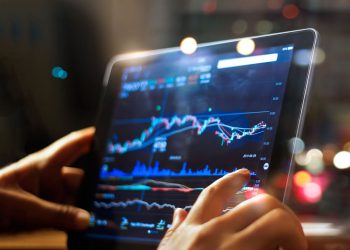 Breaking Through the Candlestick Maze: Which Lesser-Known Technical Indicator Holds the ‘High Win Rate Reversal’ Code?