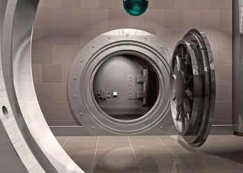 Tail-Risk Premium: How to Extract Swiss Vault–Level Alpha with “Doomsday Insurance”