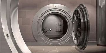 Tail-Risk Premium: How to Extract Swiss Vault–Level Alpha with “Doomsday Insurance”