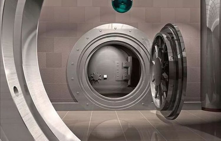 Tail-Risk Premium: How to Extract Swiss Vault–Level Alpha with “Doomsday Insurance”