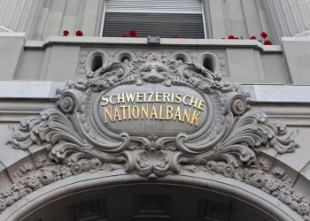 Central Bank “Verbal Bomb Disposal”: How the Blink Frequency Before the Swiss National Bank’s Silence Predicts Policy Black Swans